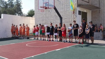 На новенькой баскетбольной площадке в Каховке уже прошли соревнования