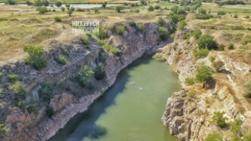 Завораживающая красота - как выглядит уникальный геологический объект, показал с высоты блогр из Мелитополя (фото)