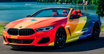 BMW перекрасила логотип в радужные цвета