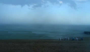 Кирилловку накрыл дождь, пляжи опустели (фото)