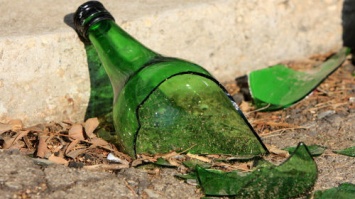 В Днепре - ЧП: мужчина вспорол себе живот разбитой бутылкой