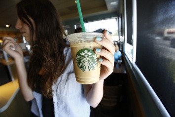 Starbucks на два месяца приостановит рекламу в Facebook