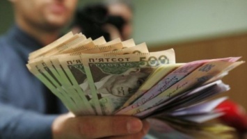 Зарплаты и цены в Украине снизятся, а курс доллара вырастет: прогноз экспертов на лето
