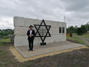 В Украине открыли первый памятник жертвам еврейских погромов (фото)