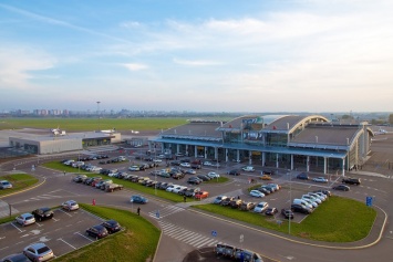 В киевском аэропорту - массовые увольнения