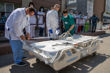 Больница имени Мечникова получила 60 современных многофункциональных кроватей, - ФОТО