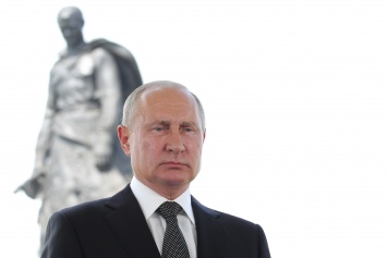 Путин и Лукашенко под Ржевом открыли памятник советскому солдату