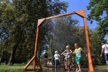В киевских парках установили 19 "рамок-освежителей"
