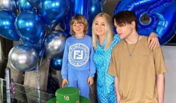 Яна Рудковская подарила сыну на день рождения иномарку за 7 млн