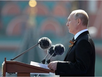 Рыковцева об охраннике Путина: Понимаю, что работа охранника не предполагает церемоний. Но он с ним уж совсем как с котенком. Причем с поброшенным