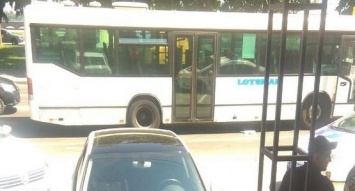 На Набережной в Днепре случилось ДТП с пассажирским автобусом