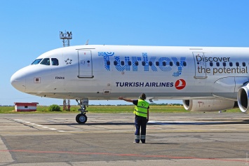 Одесский аэропорт возвращается к привычному ритму: прибыл первый посткарантинный рейс Turkish Airlines