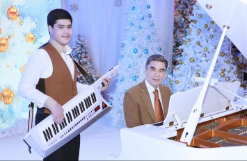 Внук главы Туркмении получил президентскую премию за вклад в искусство - пишет музыку на слова дедушки