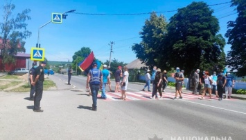 Пикетчики снова заблокировали трассу на Буковине
