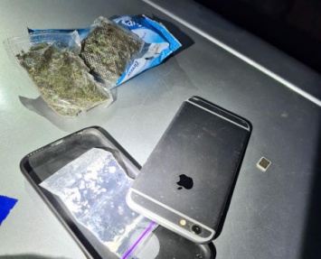 В Симферополе задержали парня, хранившего кокаин под чехлом «айфона» (ФОТО)