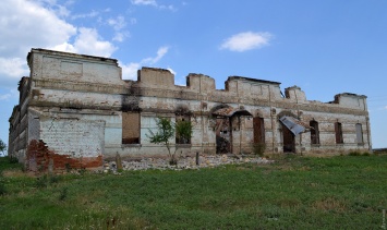 На юге Одесской области сожгли старинную мельницу