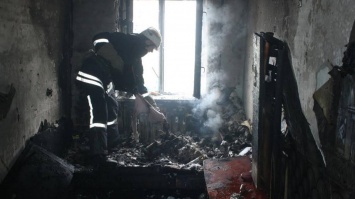 Пожарные Кривого Рога спасли пятерых жильцов горящей квартиры