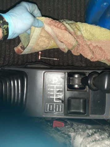 В Харьковской области на границе с РФ силовики нашли наркотики у водителя фуры, - ВИДЕО