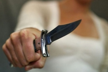 Под Днепром пьяная женщина убила свою подругу ударом ножа в шею