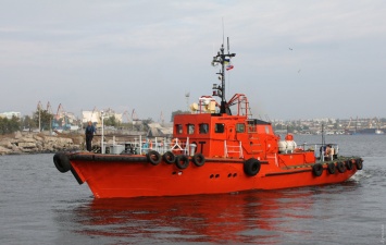 В Одесской области экипаж лоцманского катера спас девушку, которую на надувном матраце вынесло в открытое море