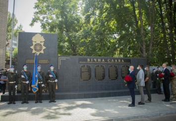 В Славянском полку Нацгвардии открыли монумент погибшим героям