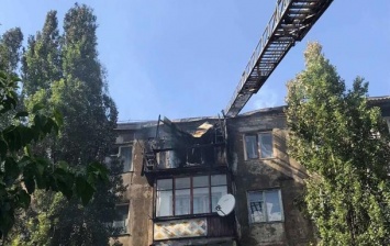 Горящую крышу многоэтажки в Новой Каховке потушили