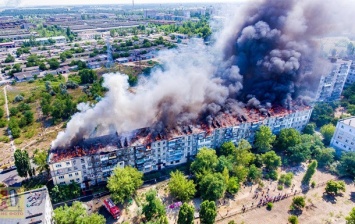 Масштабный пожар в Новой Каховке: жителей пятиэтажки пришлось эвакуировать, фото, видео