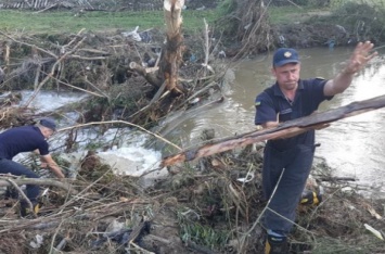 На Львовщине из-за разлива реки подтоплены около 100 домов и повреждены мосты