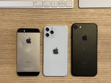 Макет iPhone 12 сравнили с оригинальным iPhone SE и iPhone 7 (фото)
