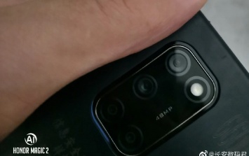 Загадочный смартфон Huawei с 48-Мп квадрокамерой показался на живом фото