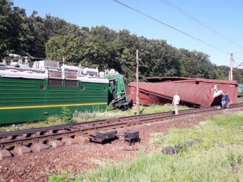 Масштабная авария на Одесской железной дороге: грузовой состав слетел с рельсов