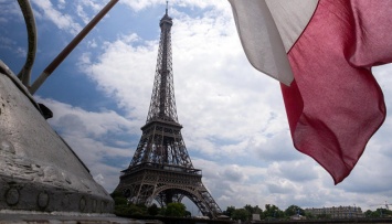 Франция ослабляет карантин: разрешили массовые мероприятия до 5 тысяч человек