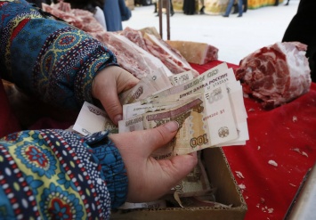 Доля россиян с доходом ниже 15 тыс. рублей увеличилась до 45%