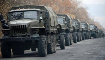 Россия перебросила на Донбасс 20 грузовиков боеприпасов и бронетехнику