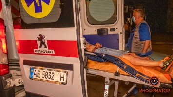 В Днепре на Петра Калнышевского Volkswagen сбил девушку и скрылся: пострадавшая в тяжелом состоянии