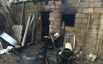 В Горностаевке во время пожара в собственном дворе едва не погиб пенсионер