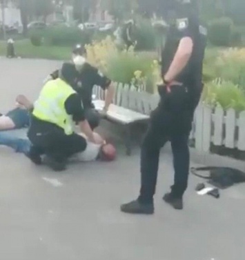 Появились фото и видео задержания пьяного стрелка возле кинотеатра "Жовтень" в Киеве