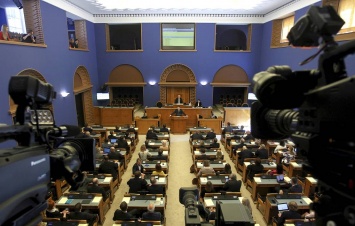 Эстонский парламент не согласился продлить разрешение на работу иностранцам