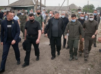 Зеленский ознакомился с ходом ликвидации последствий лесных пожаров в Луганской области