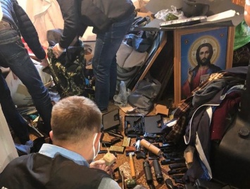 На Львовщине задержали священника, который торговал оружием