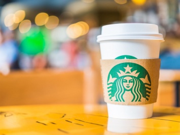 В американском Starbucks мусульманке вместо имени на стакане написали "ИГИЛ". Она пошла в суд