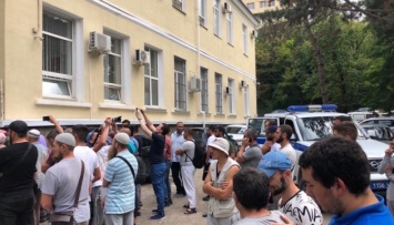 "Суд" в Крыму оставил под арестом двух крымских татар