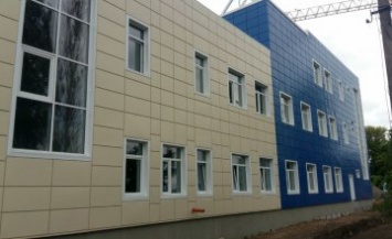 В новом корпусе Волосской школы обустроили фасад