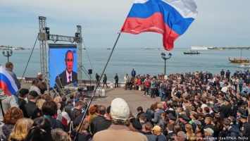 Комментарий: За сомнения в "Крым наш" будут сажать