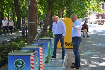Инородные и незаконные: в Одессе заработали первые подземные мусорные контейнеры