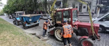 В центра Днепра чистят и заменяют ливневки, - ФОТО