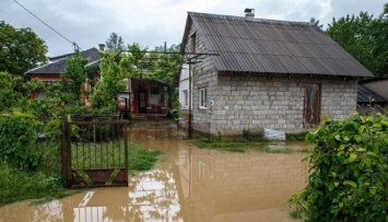 Пострадавшим от наводнения на Прикарпатье начали начислять помощь