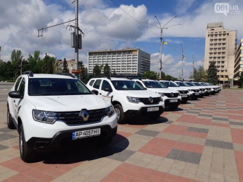 В Запорожской области за счет субвенции громадам передадут 17 служебных автомобилей для медиков, которые торжественно вручали 2 месяца назад