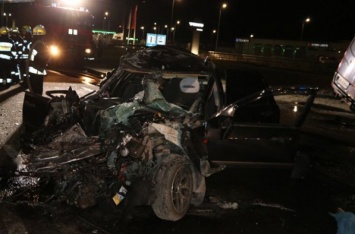Страшное ДТП в Днепре: столкнулись сразу три автомобиля, есть погибшие. ФОТО. ВИДЕО