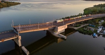 На дорожных рабочих возложили вину за то, что мост в Николаеве саморазвелся